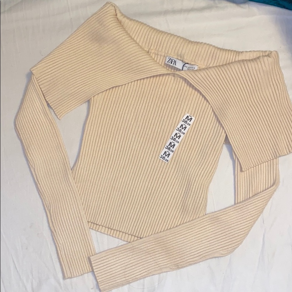 Bloggers favorite Zara off the shoulder top